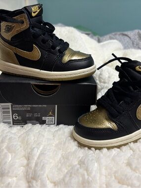 Nike Kids High-Top Sneakers in Black & Metallic Gold